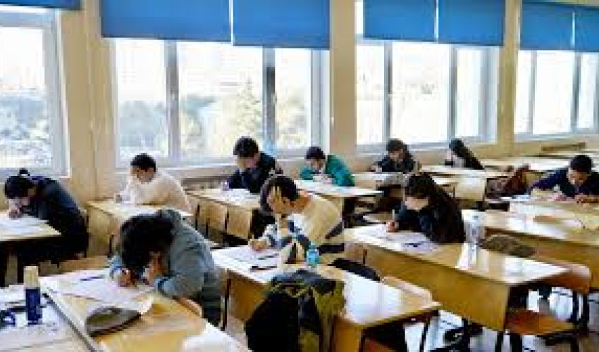 Deputat məktəblərdə çox imtahan keçirilməsi irad bildirib - Video