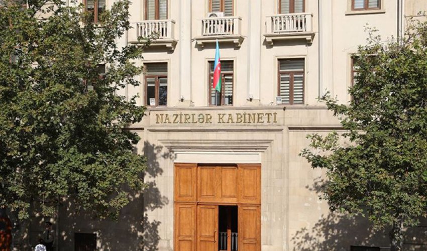 Xüsusi icra məmurunun vahid geyim forması və nişanı təsdiqlənib