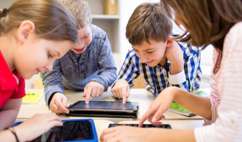 Gürcüstanda məktəblərdə mobil telefon qadağan ediləcək