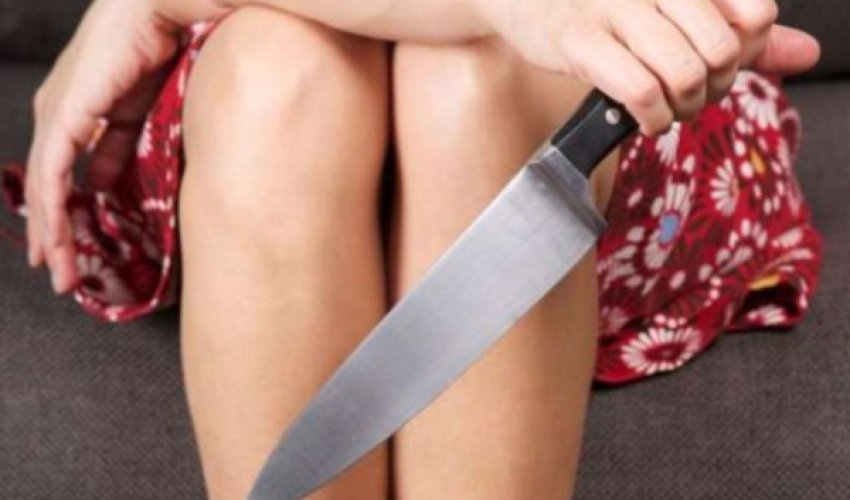 Девочку-подростка, ударившую отца ножом, отправили под домашний арест - Oбновлено