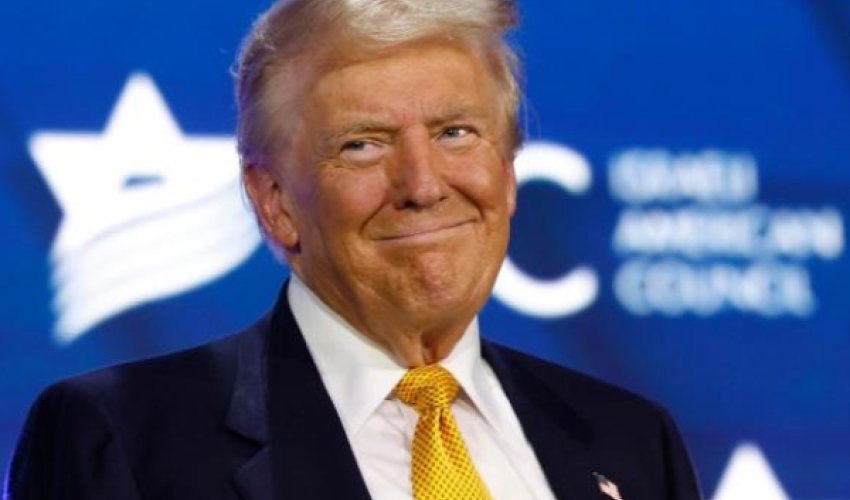 Трамп поздравляет американцев