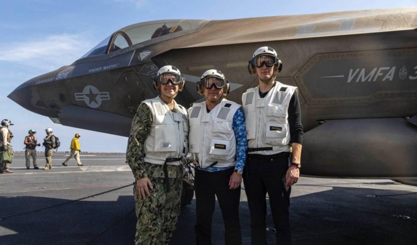 Uitkoff və Kuşner &ldquo;Abraham Lincoln&rdquo; aviadaşıyıcısının göyərtəsində ABŞ hərbçiləri ilə görüşüblər