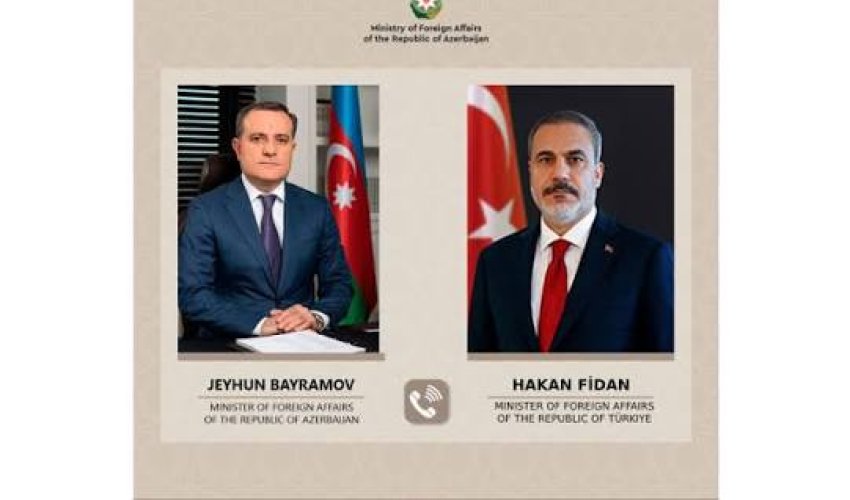 Ceyhun Bayramov Hakan Fidanla ikitərəfli və regional məsələləri müzakirə edib