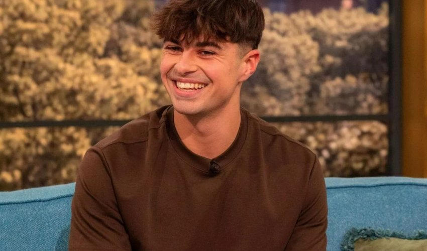 Former Royal Navy Sailor Generates Significant Revenue Through Niche Fetish Market