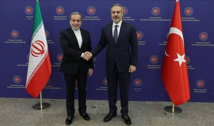 Главы МИД Турции и Ирана обсудили ситуацию вокруг ядерной программы Тегерана