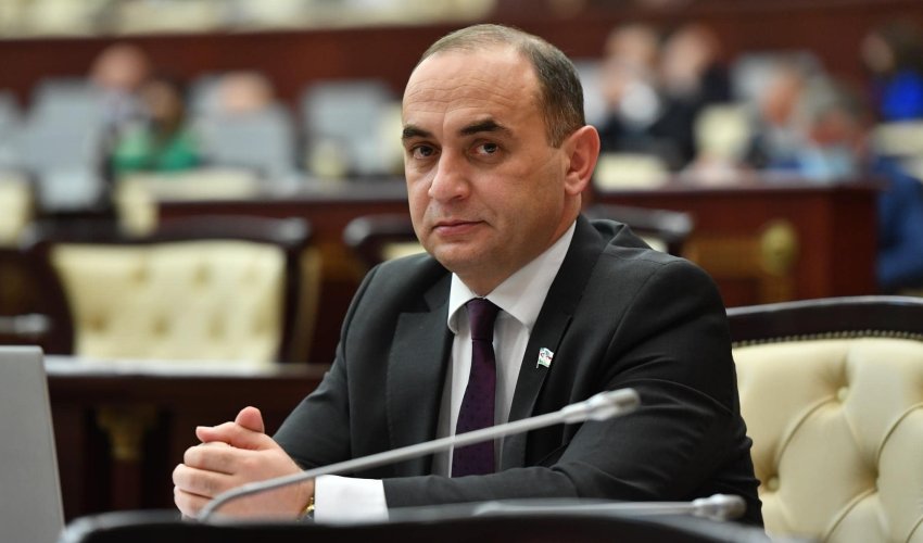 Azərbaycanda uşaqların internetdən istifadəsinə məhdudiyyətlər nəzərdən keçirilməlidir - Deputat