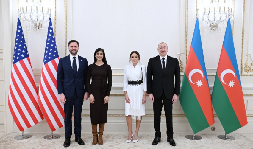 Prezident və xanımı Vens ailəsi ilə- Fotolar