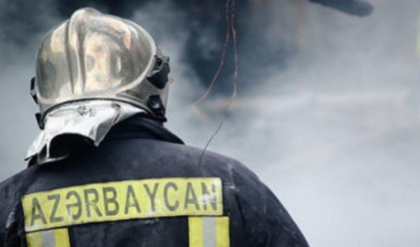 Lökbatanda yaşayış binası yanıb, sakinlər təxliyə olunub - Video