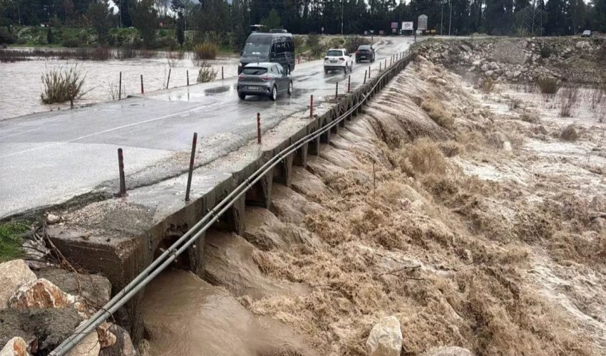 Türkiyədə sel təhlükəsinə görə bəzi məktəblərdə tətil elan edilib