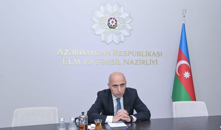 Эмин Амруллаев встретился с победителями