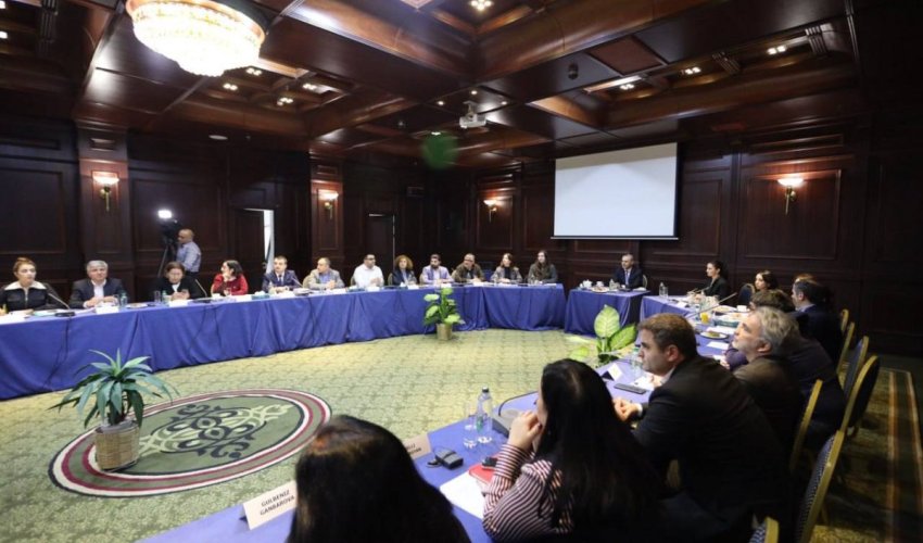 Григорян пришел к азербайджанцам в Армении