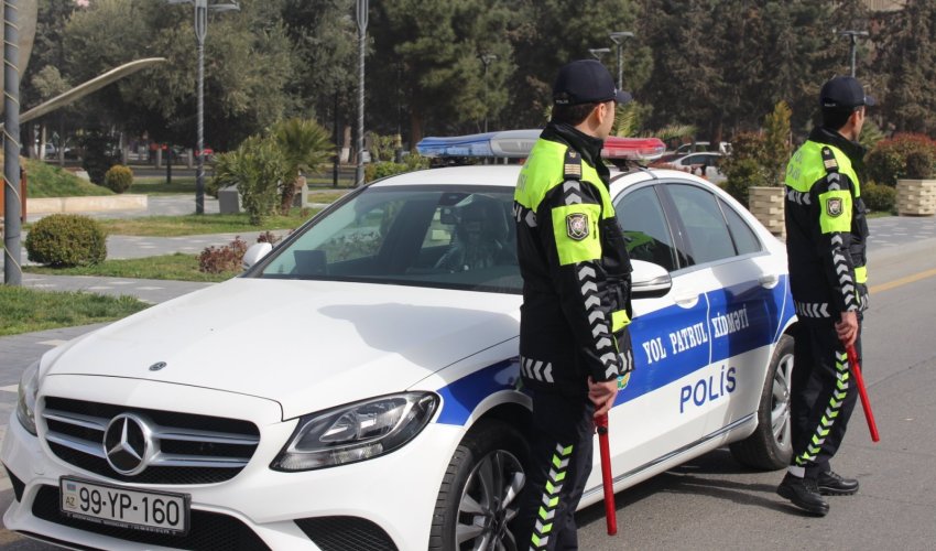 Дорожная полиция предупреждает пешеходов об опасности