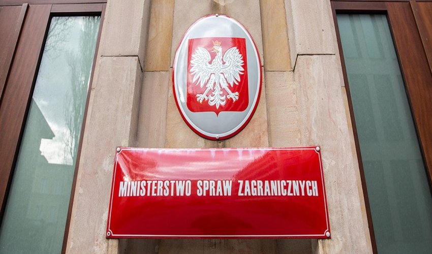 Поляков призвали покинуть Россию