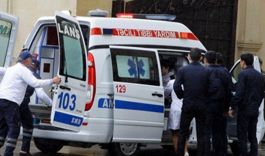 В Мингячевире одиннадцатиклассник упал со второго этажа школы