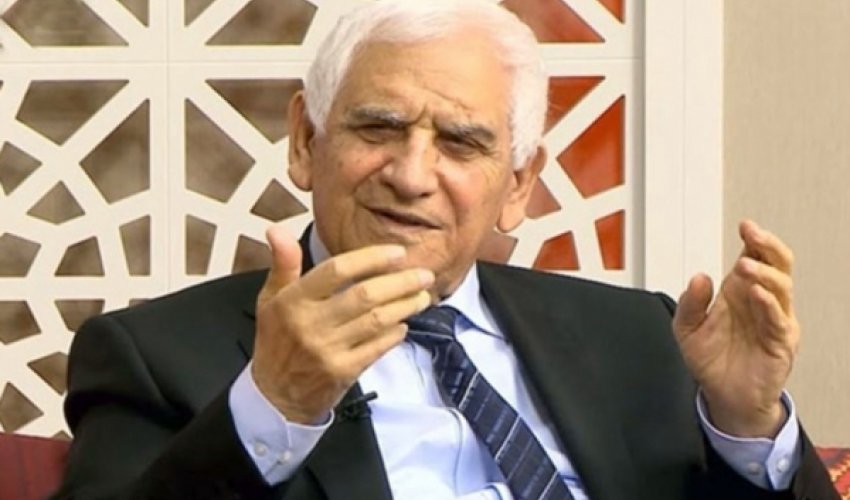 Ильхам Алиев наградил народного поэта Азербайджана