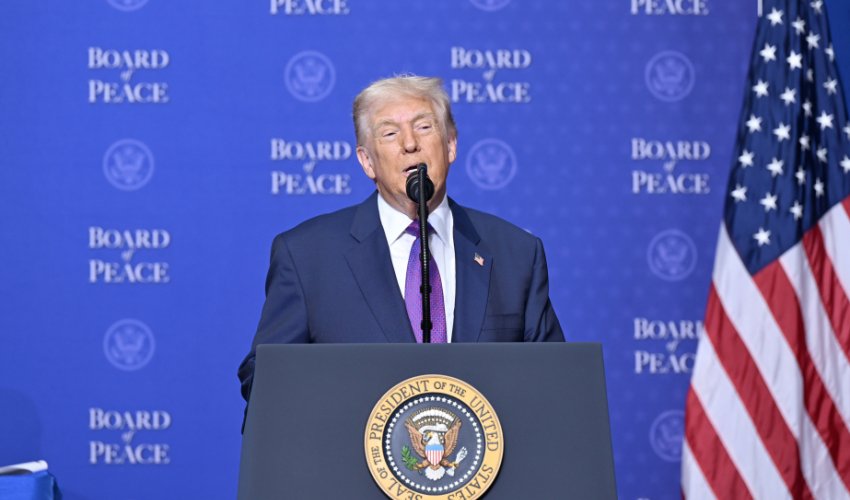 Donald Tramp Sülh Şurasının yekun qətnaməsini imzalayıb