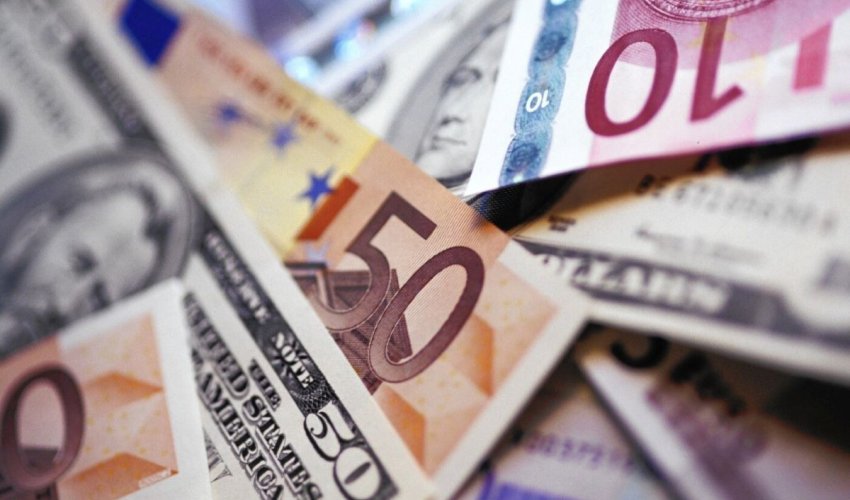Oфициальные курсы валют в азербайджане: доллар стабилен, евро снизился