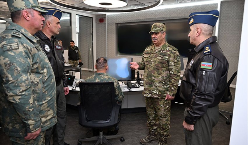 Закир Гасанов проверил ПВО