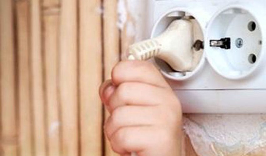 13 yaşlı uşağı elektrik cərəyanı vurub