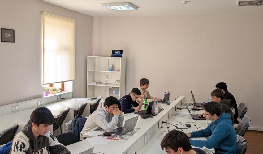 Azərbaycanlı məktəblilər beynəlxalq proqramlaşdırma müsabiqəsində 6 medal əldə ediblər