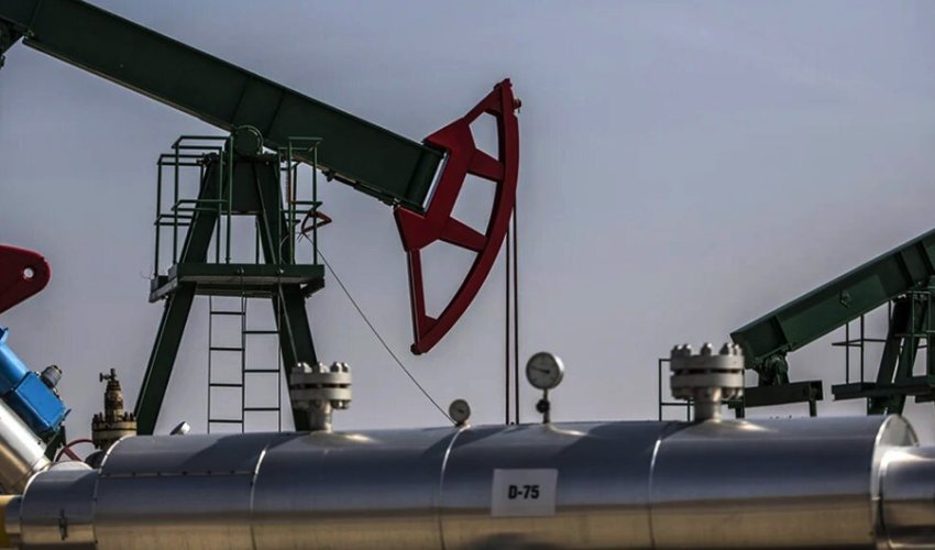 Цены на нефть подешевели более чем на 1%