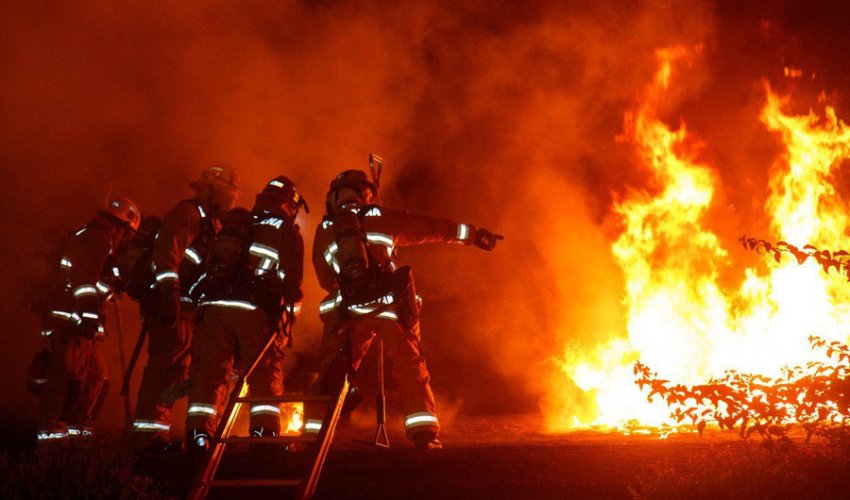 В Баку произошел взрыв в цветочном магазине