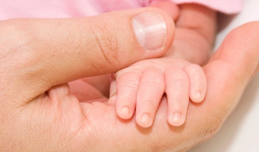 Peyvənddən şoka düşən körpə ölüb