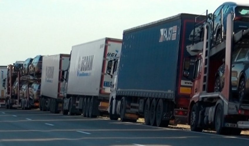 Azərbaycan İranla sərhəddə yük avtomobillərinin hərəkətini dayandırıb