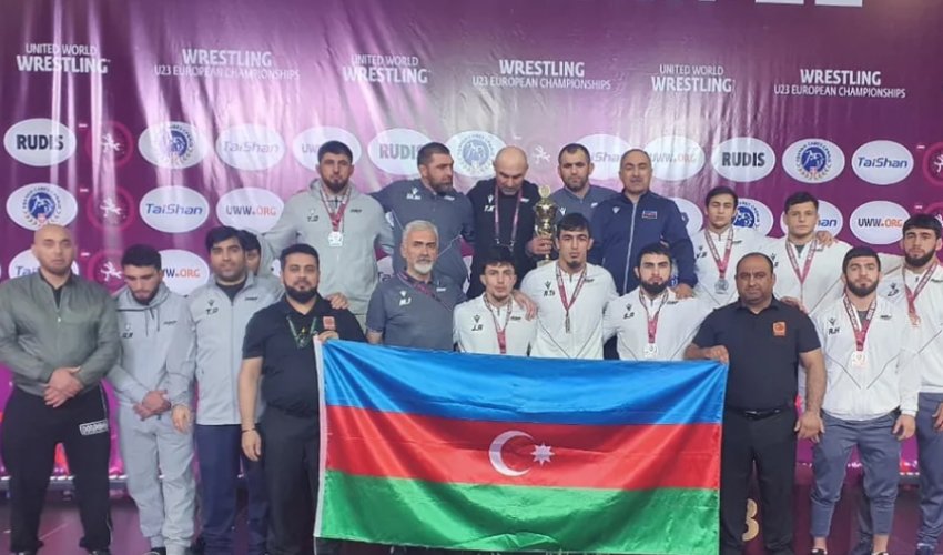 
Сборная Азербайджана по вольной борьбе заняла второе место на ЧЕ в Сербии