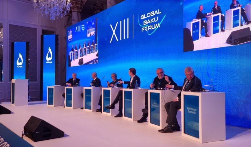 İki siyayətçi arasında fikir ayrılığı yarandı: İsraildə ölənləri deyir bəs Fələstində ölənləri niyə demirsiz?