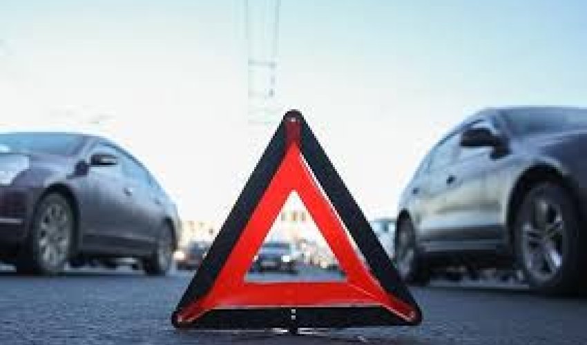 Xaçmaz&ndash;Quba yolunda yük maşını ilə minik avtomobili toqquşub, tıxac yaranıb