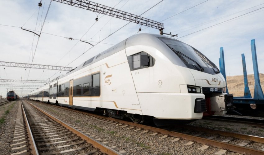 

Sürət qatarına daş atan yeniyetmələr polisə çağırılıb
