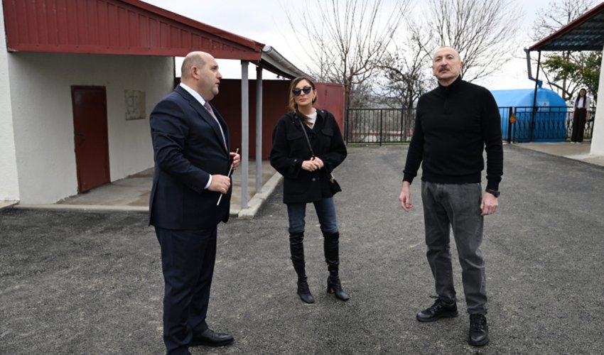 Prezident xanımı ilə Xocavənddə gedib