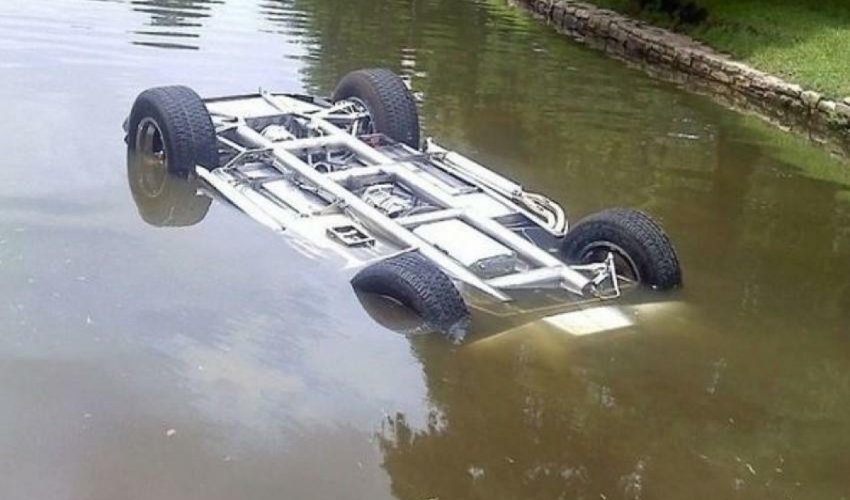 Neftçalada avtomobil kanala aşıb, iki qardaş ölüb