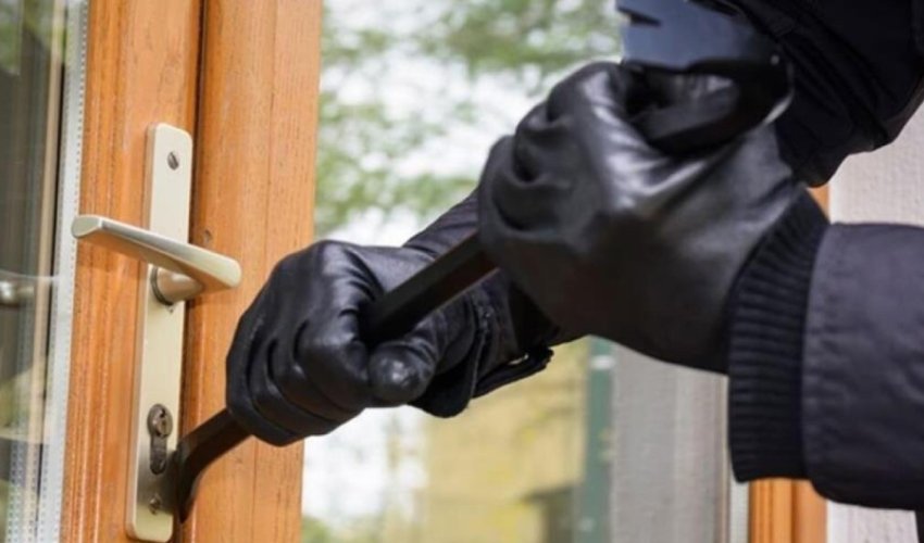 
Paytaxtda evlərdən oğurluq edən şəxslər saxlanılıblar