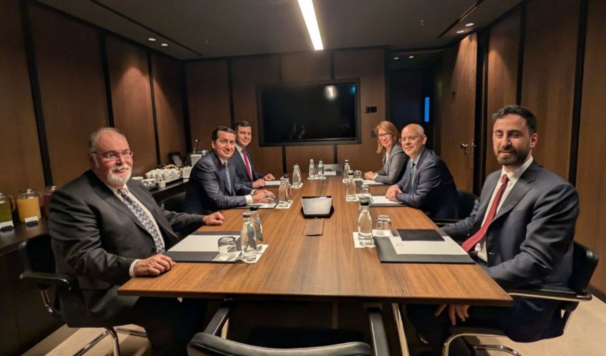 Hikmət Hacıyev Ərdoğanın baş müşaviri ilə regional təhlükəsizliyi müzakirə edib