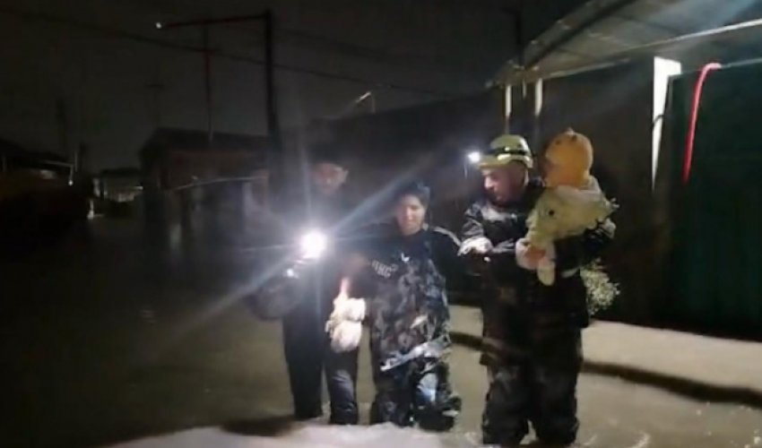 МЧС эвакуировало 33 человека из подтопленных районов Баку и Сумгайыта - ОБНОВЛЕНО
