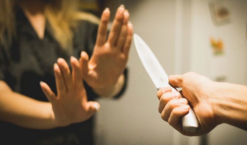 Bakıda oğul ana və atasını bıçaqlayıb