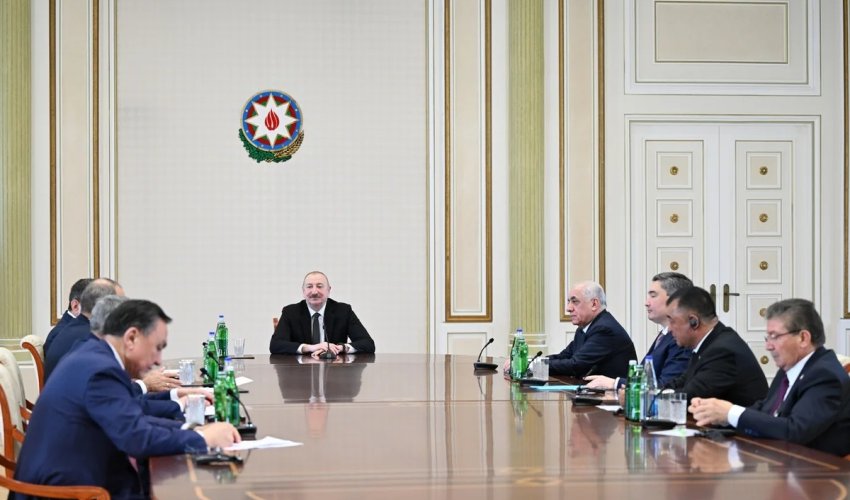 Əliyev TDT-yə üzv dövlətlərin hökumət başçılarının görüşünün iştirakçılarını qəbul edib