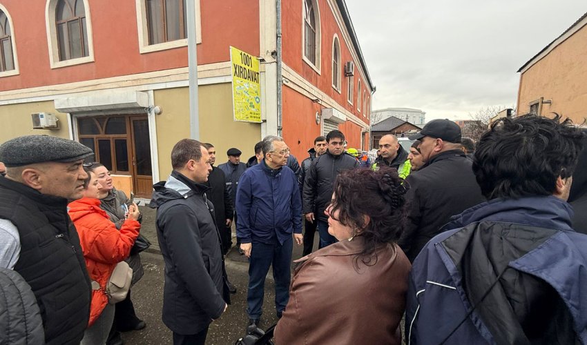 Eldar Əzizov Keşləyə gedib