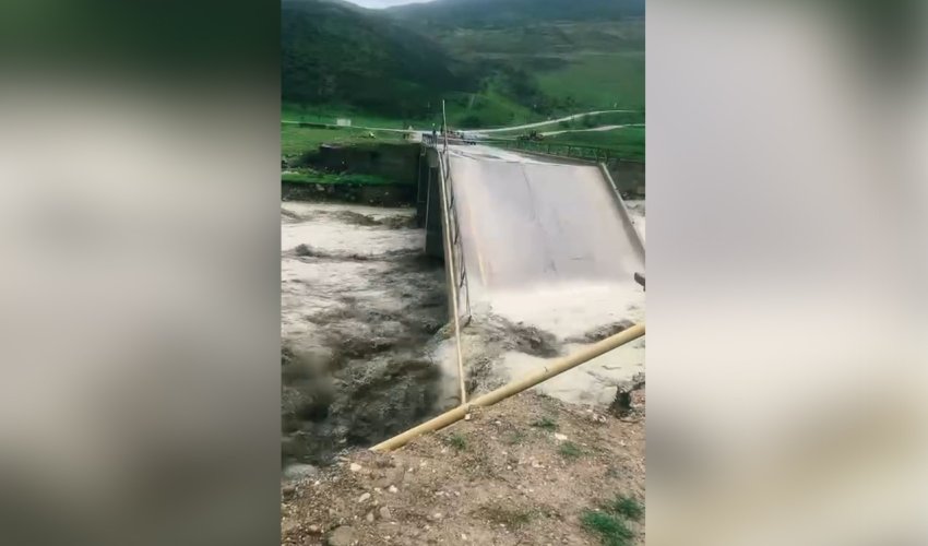 Siyəzəndə körpü uçub, bir neçə yaşayış məntəqəsi ilə əlaqə kəsilib - Video