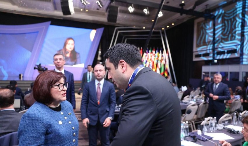 Qafarova və Simonyan İstanbulda qısa görüş keçirib