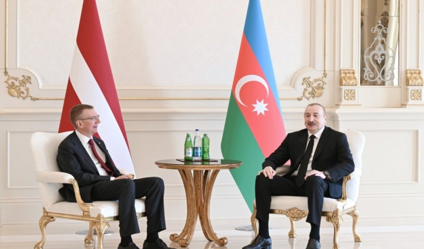 Prezident İlham Əliyevin Latviya Prezidenti ilə təkbətək görüşü olub