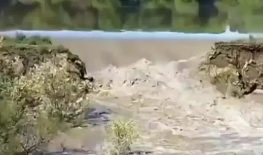 
Ağcabədidə Kür çayıbəndi yarıb