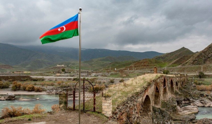 Азербайджан поздравил Турцию с Днем национального суверенитета