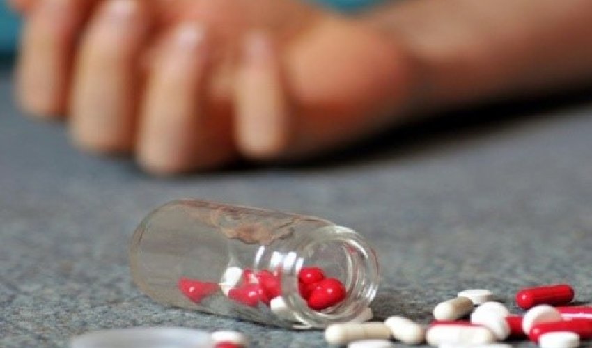 В Гяндже три человека отравились лекарственным препаратом, один погиб