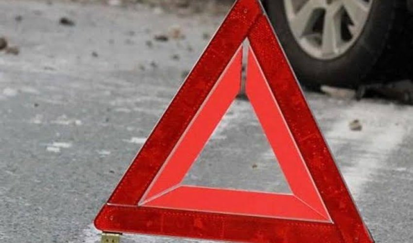 Ağcabədidə minik və yük avtomobili toqquşub, ölən və xəsarət alanlar var