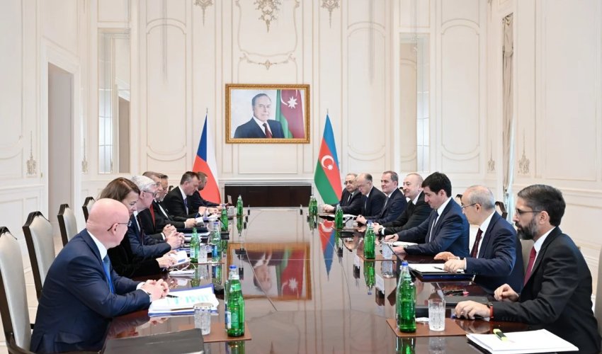 Əliyevin Çexiyanın Baş naziri ilə təkbətək görüşü keçirilib - Yenilənir