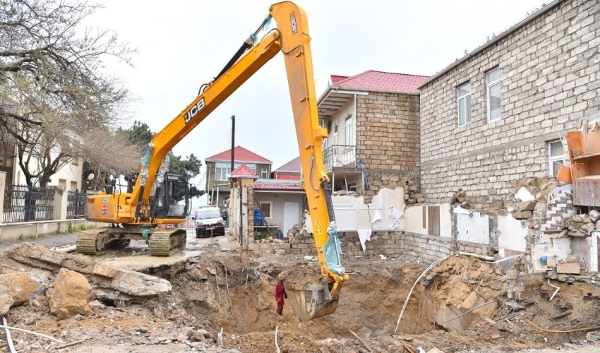 
Keşlədə kollektorun üzərində tikildiyi üçün sökülmüş evin sakinlərinə birdəfəlik maddi yardım ödəniləcək