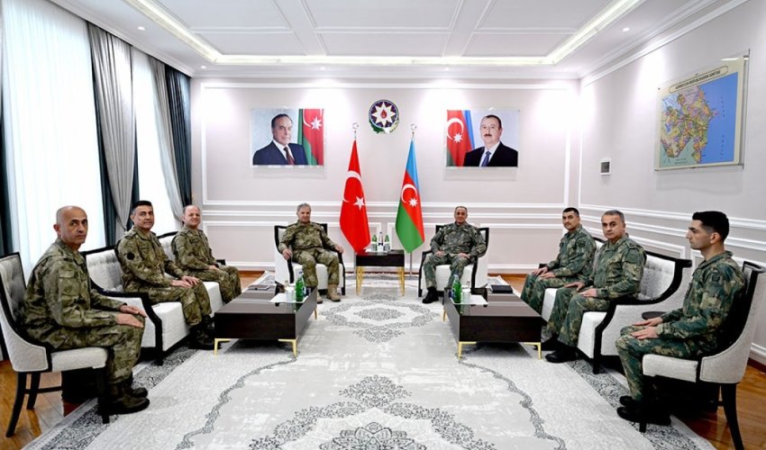 Hikmət Mirzəyev Türkiyə Quru Qoşunlarının komandanı ilə görüşüb